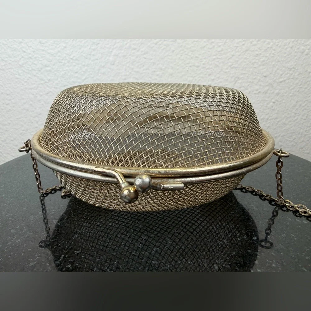 Vintage Metal Gold Mesh Clasp Purse with Long Gold Strap - Picture 3 of 4